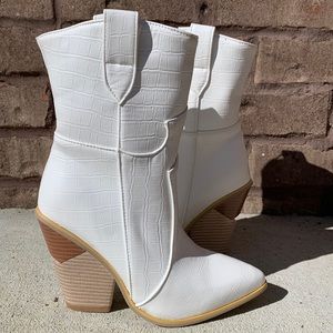 New In Box! White Cowgirl Boots🤠 Various sizes